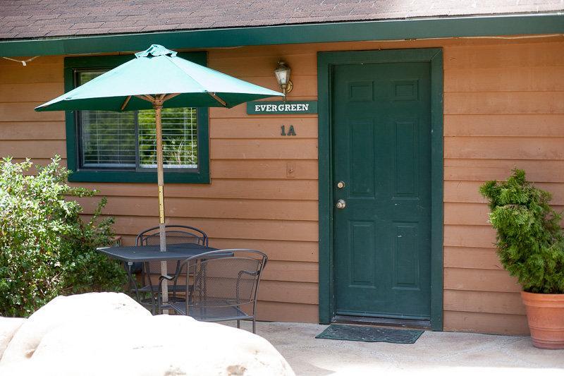 Lazy Z Lodge *